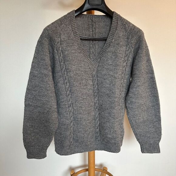 Vintage hand knit wool V-neck cable sweater - L - Picture 1 of 4